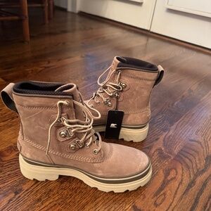 Sorel Kinetic Conquest Boots Size 8 Taupe Suede Waterproof NWT Winter